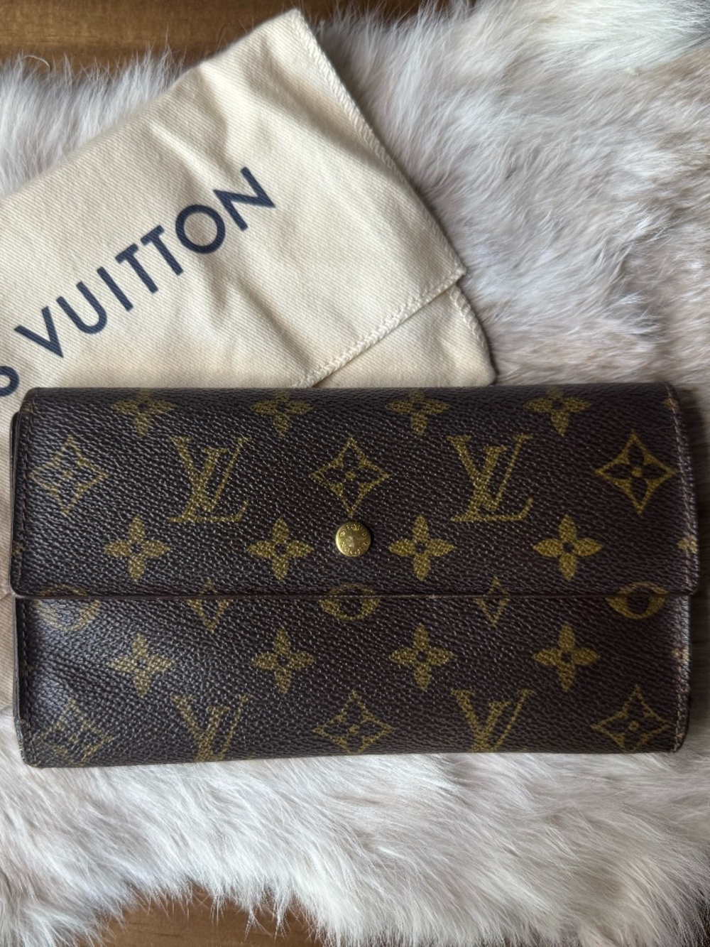 Authentic Louis Vuitton International Tri-Fold Wallet